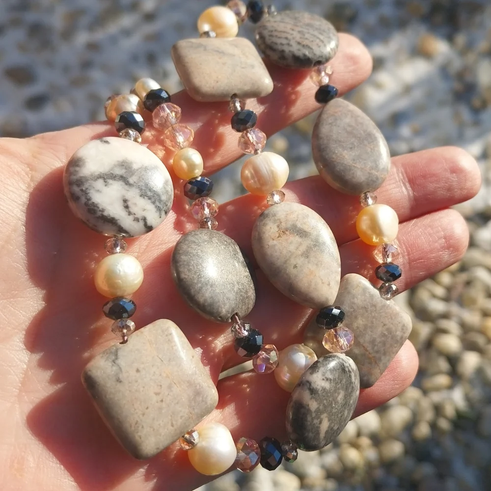 Stone and Freshwater Pearl Necklace - Picture 2 of 13